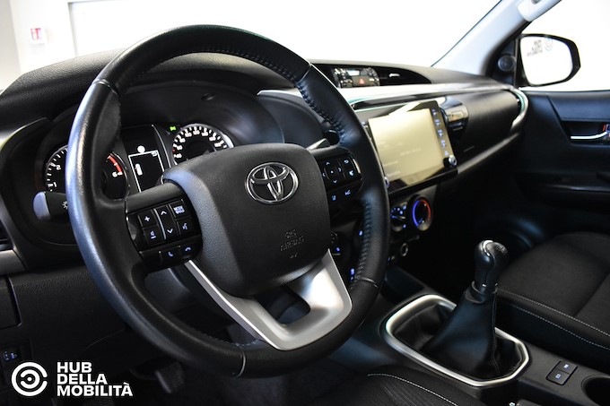 TOYOTA Hilux 2.8 D 4WD 4 porte Double Cab Lounge